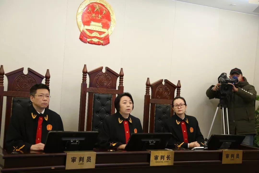 湖北女子不堪丈夫家暴，4年8次起诉离婚未果，想要离婚为何这么难？