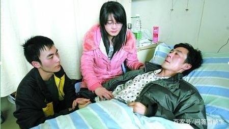 姑姑养我十年，姑父生病住院我送去二十万，姑姑不要，该怎么办？