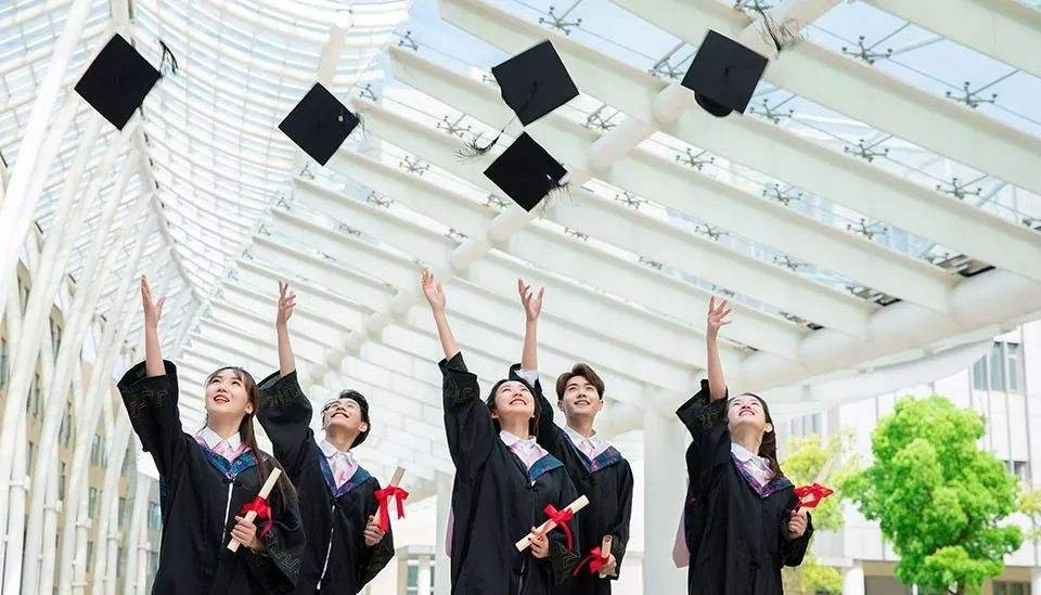 是金榜提名还是金榜题名？