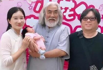 张纪中的老婆有几位