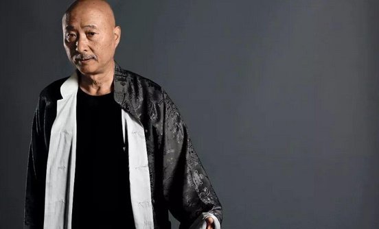 著名艺术家陈佩斯在人民日报上撰文，他都表述了什么观点？