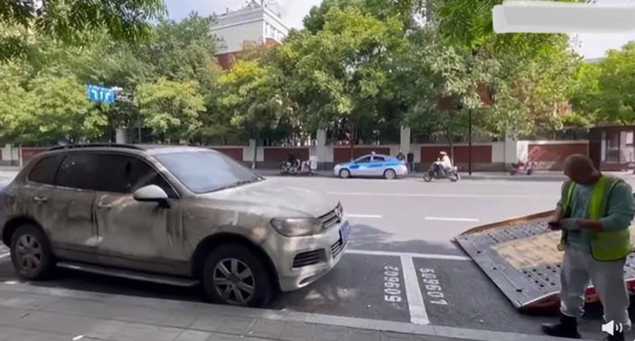 杭州一车主停车两年欠费5万，车主回应：人在外地，车费会给，你怎么看？