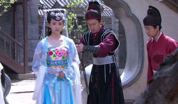 求一部穿越时空电视剧的名字，主角是李斯坦是天才物理博士，明月郡主…