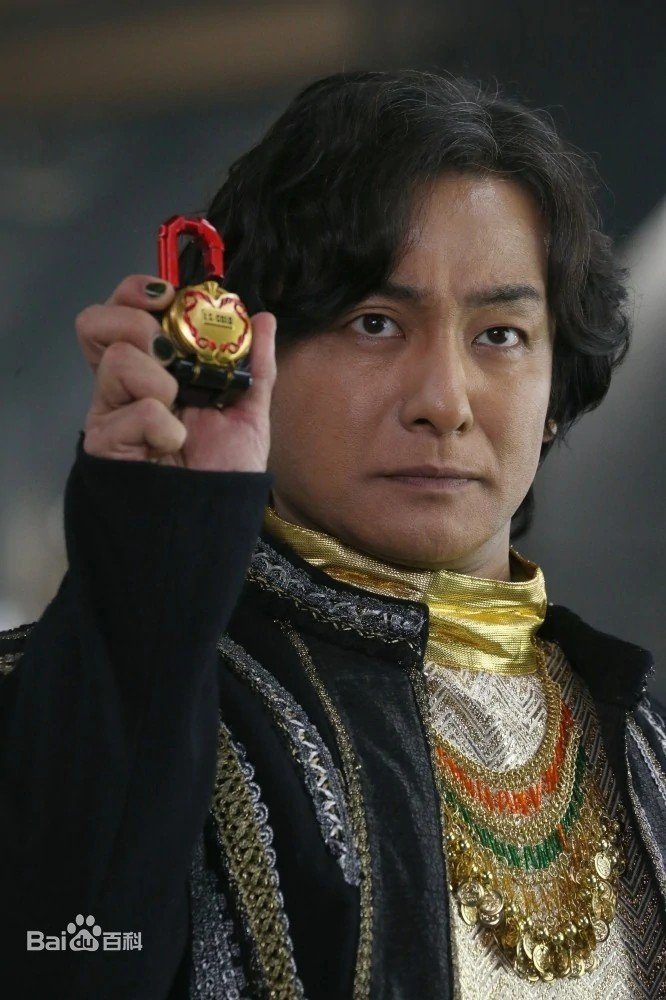 假面骑士铠武结局名为黄金的骑士是谁？