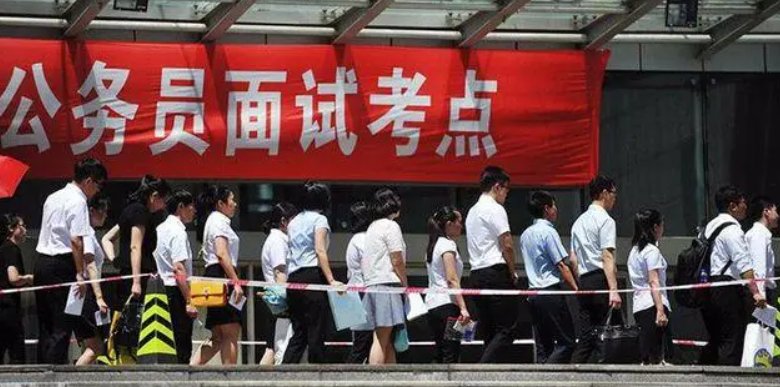 公务员考试需要准备哪些资料进行复习？