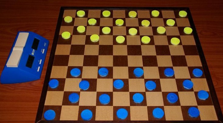 国际跳棋两个王怎么抓一个王