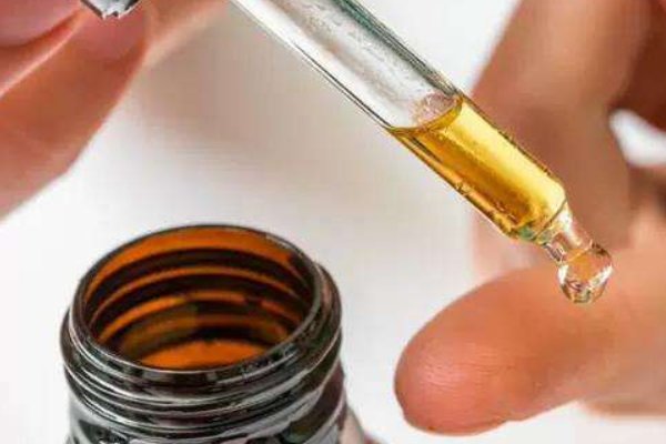 精华液的用量每次使用应该多少合适?