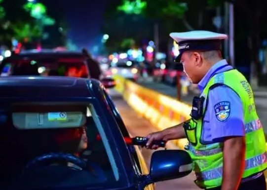 找“yuwei”醉驾女司机鞠躬忏悔,你如何看待这件事?