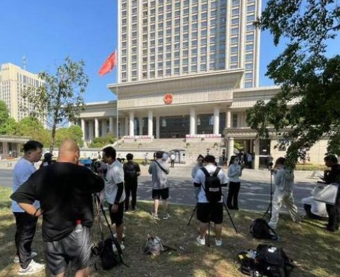 爱花钱？法子英朋友谈劳荣枝，劳荣枝在法子英朋友眼中是个啥样的人？