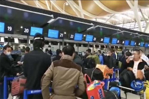 美国各大企业被迫加薪，这是怎么回事？