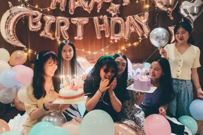 用呼朋引伴造一个句子