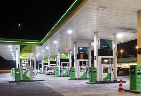 中石油上半年巨亏300亿，这么大的坑主要是谁的责任？